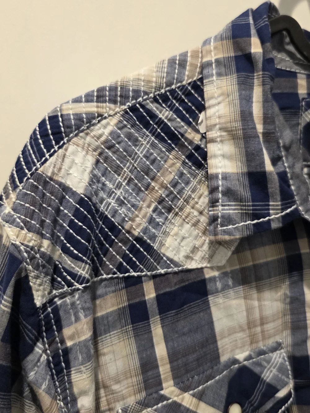 BKE Buckle Black Pearl Snap Shirt Mens L Athletic Fit Blue White Plaid Rodeo